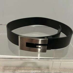 Authentic Gucci, black leather belt with silver G (Gucci) buckle size 33 waist